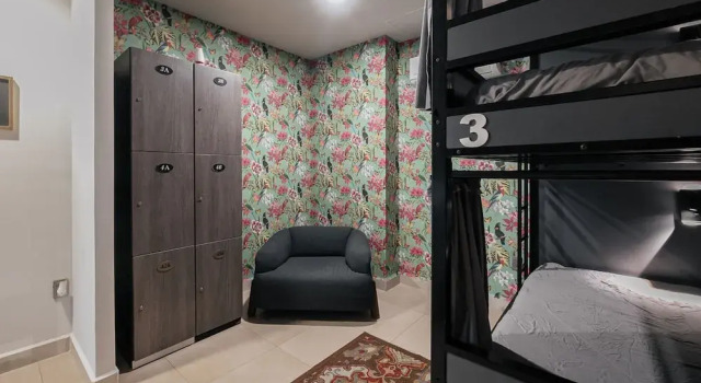 The Tropical Nest Women s Shared Hostel Room top bed 302 3A, Prenota Ostello Hotel a Messico Distretto Federale con parcheggio, Parcheggio