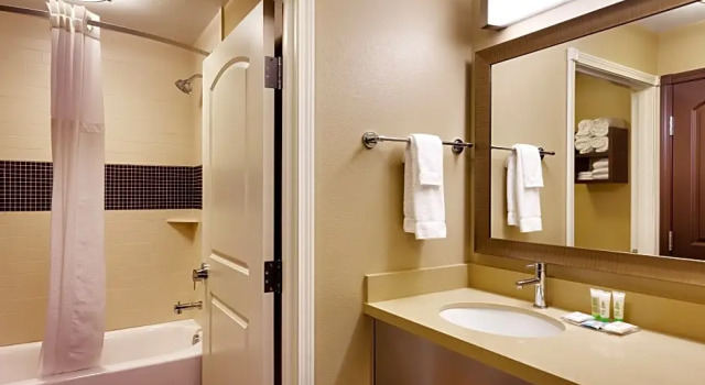 Четырёхместный люкс с 2 комнатами Staybridge Suites Cheyenne by IHG