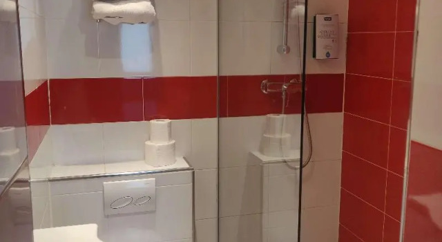 Номер Standard Kyriad Paris 10 - Canal Saint Martin - République
