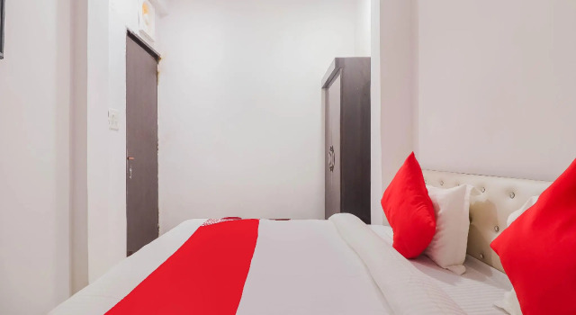 Royal Inn by OYO Rooms