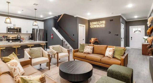 Modern 4BR Ensuite Townhome Near Texas A&M, Забронировать Апартаменты/квартира Колледж-Стейшн штат Техас, рядом с Парк и спортивный комплекс Ветеранс
