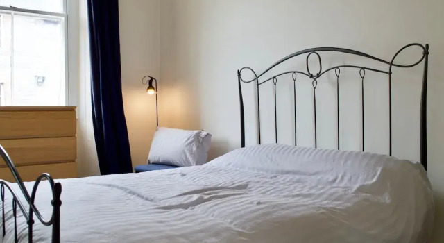 Royal Mile 2 Bedroom Flat, Забронировать Отель Эдинбург Midlothian, рядом с Железнодорожный вокзал Эдинбург-Уэверли