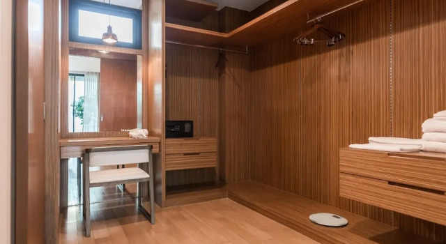 Вилла Luxury Movenpick Residences 4-Bedroom Pool Villa Beach Access, Na Jomtien Pattaya
