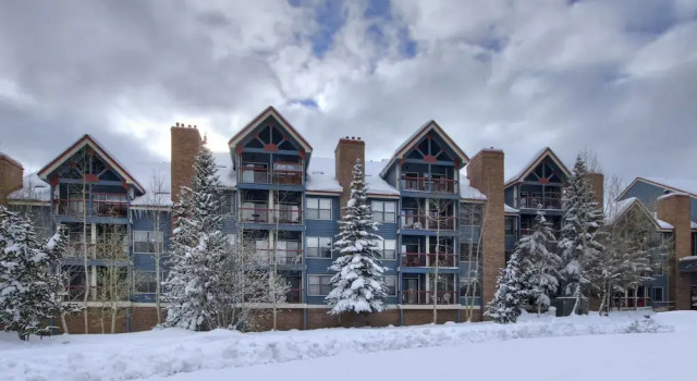 Luminous 2br 2ba - Upscale + Steps To Snowy Fun + Main St 2 Bedroom Condo by RedAwning