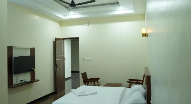 HOTEL NIVETHA INN, Забронировать Отель Недорогие отели штата Тамилнада, недорого