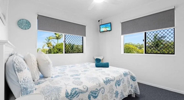 2-bed Escape With Pool, Steps From Torquay Beach