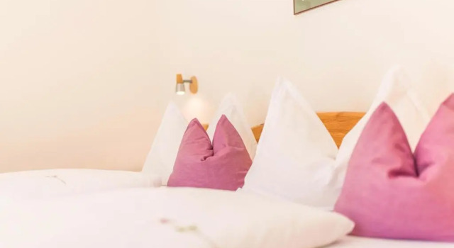 Lettnerhof Bnb Wohnung 3, Забронировать Отель «постель и завтрак» Монгуэльфо План-де-Коронес, рядом с Guggenberg Platter