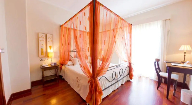 Полулюкс Hotel Traíña