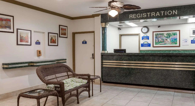 Days Inn by Wyndham West Palm Beach, Rezerwuj Hotel Hotele w Palm Beach County z basenem, Basen