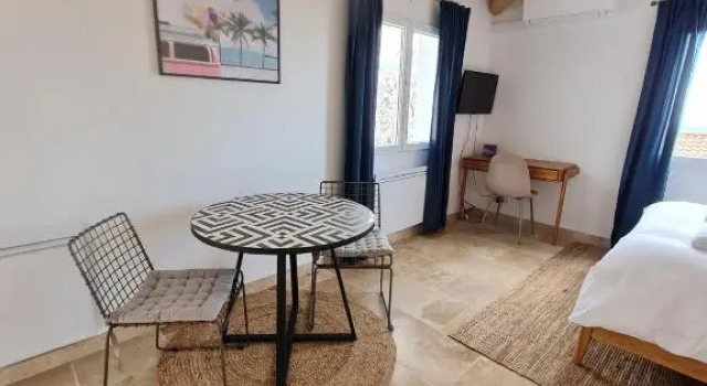 Adorable Maison Indépendante 30m2 avec Piscine en saison, Prenota Appartamento Hotel a Alvernia con parcheggio, Parcheggio