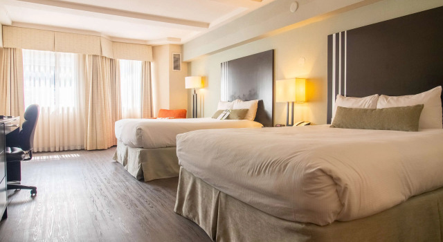 Четырёхместный номер Standard Coast Kamloops Hotel & Conference Centre