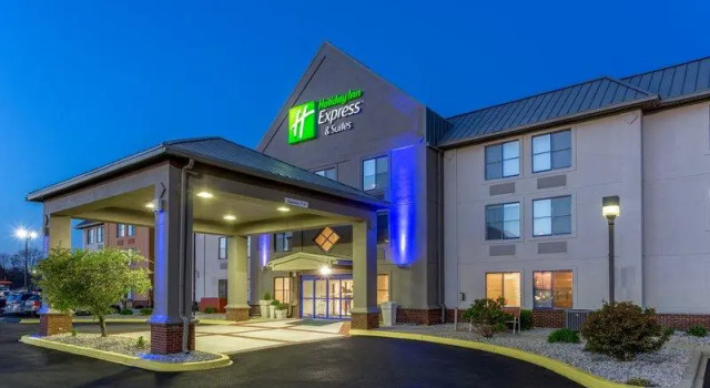 Кровать в общем номере Holiday Inn Express Scottsburg by IHG