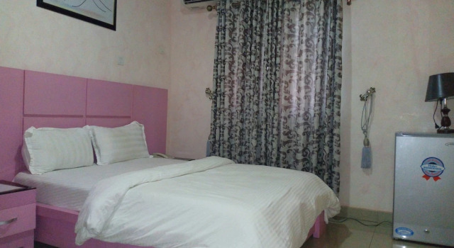 Fortune Pearl Hotel, Забронировать Отель Отели Ewu с парковкой, Парковка