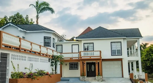 Villa Solstice Luxury 4 Bedroom