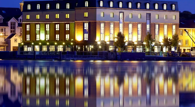 Семейный номер Standard Waterford Marina Hotel