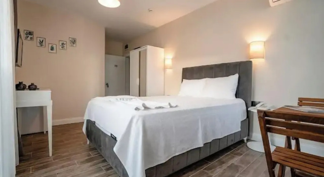 Li̇mi̇s Otel