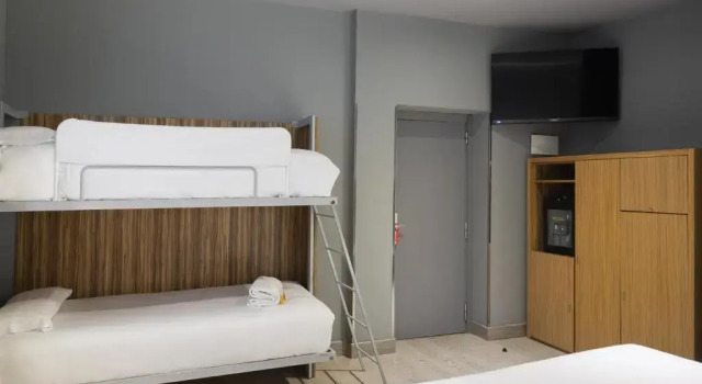 Четырёхместный номер Petit Palace Tres Cruces