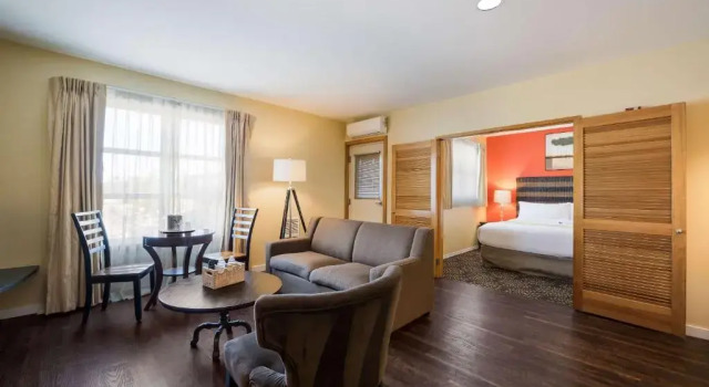 Люкс Inn at Port Gardner-Everett Waterfront, an Ascend Collection Hotel