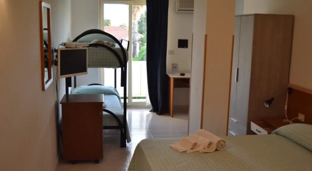 Hotel Club La Costa Smeralda, Book Hotel Brivadi 