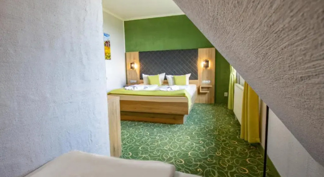 Трёхместный номер Standard Panorama Berghotel Wettiner Höhe