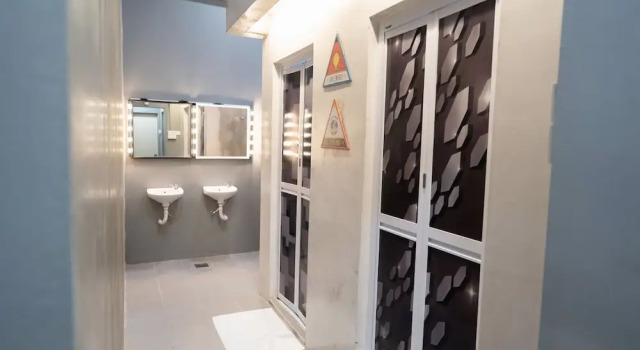 Кровать в общем номере Zenz Hotel