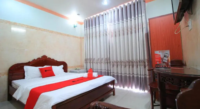 Двухместный номер Deluxe с балконом RedDoorz near Him Lam