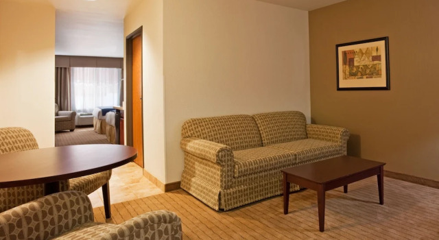 Семейный люкс Holiday Inn Express Hotel & Suites Antigo by IHG