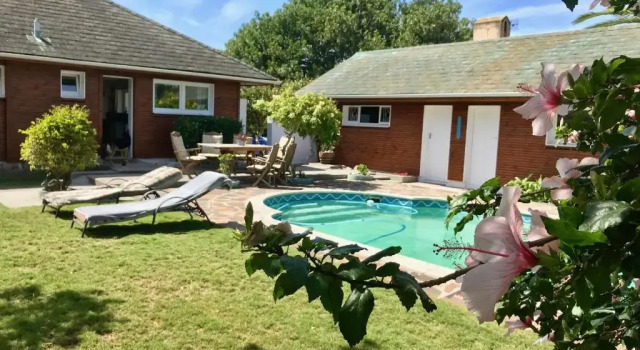 Коттедж African Holiday home in Table View