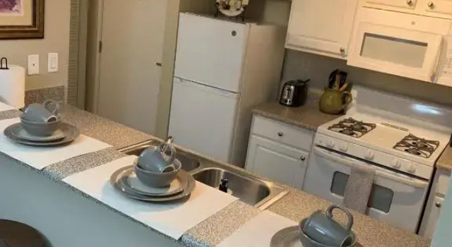Hollywood Loft spacious with 2 beds and parking
