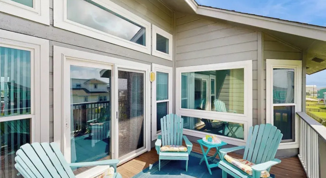 Апартаменты Walk to the Sand! Ocean-view Galveston Townhome