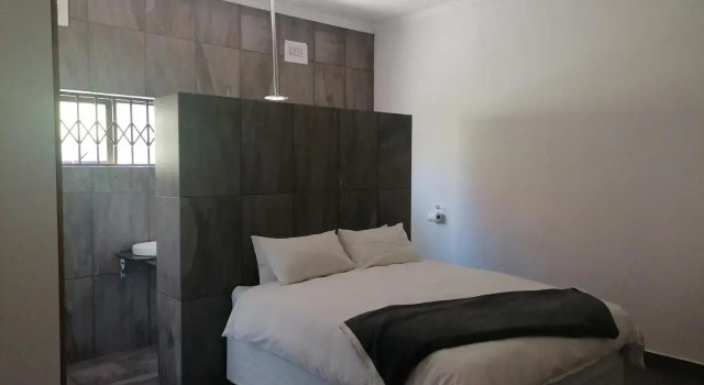 Peace Cottages Uvongo, Забронировать Отель Отели Маргит с бассейном, Бассейн