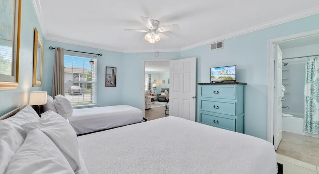 Updated, Ground Floor Unit w/ Pool & Gym, Sleeps 6