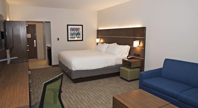 Двухместный люкс Holiday Inn Express & Suites Rantoul by IHG