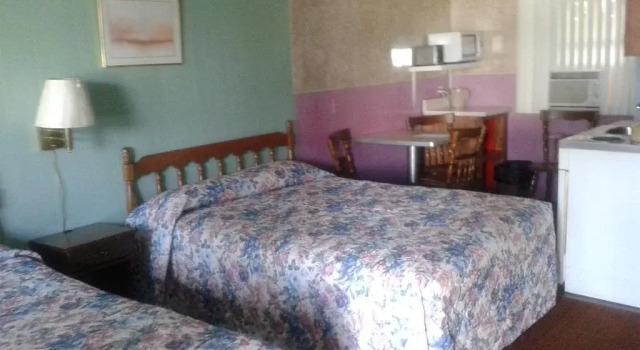 Norman's Motel, Varaa Motelli Hotellit New England uima-altaalla, Uima-allas