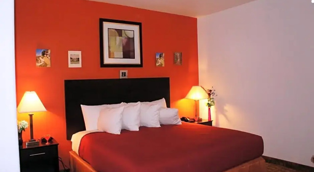 Двухместный люкс Lux Inn and Suites