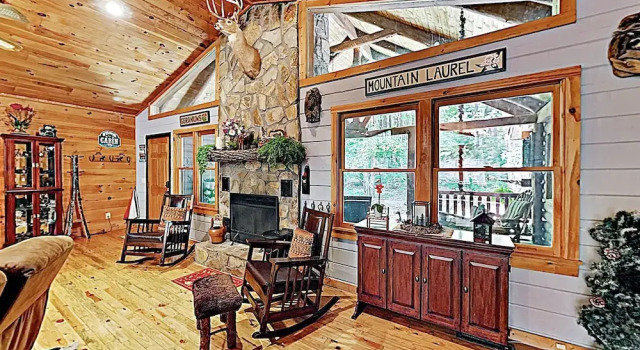 New Listing! Mountain Laurel Lodge W/ Hot Tub 5 Bedroom Home, Забронировать Дом для отпуска Сапфир Аппалачи
