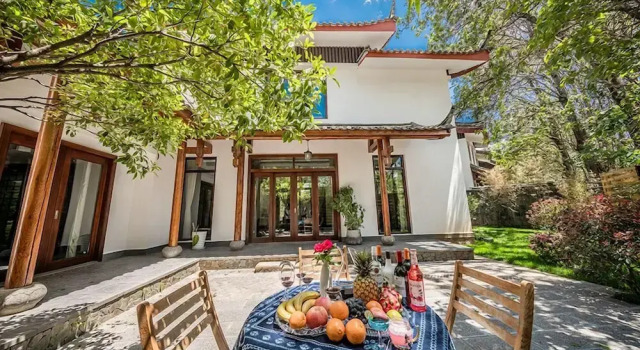 Коттедж Luxury Leliving Butterfly Resort Lijiang
