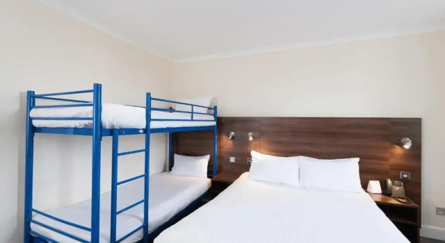 Четырёхместный семейный номер Standard Best Western Carlton Hotel