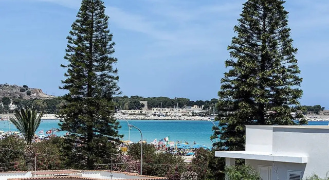 Коттедж с балконом Apartment Near the Sea and the Center of San Vito lo Capo