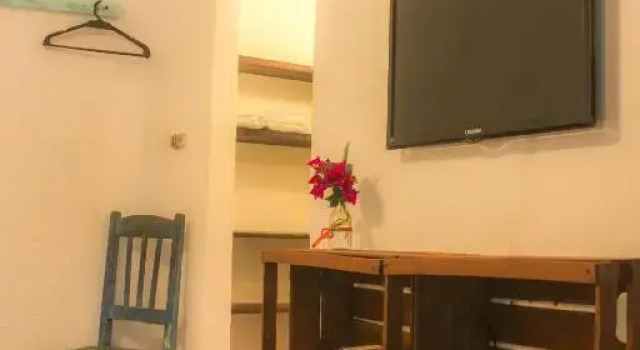Трёхместный номер Standard с балконом Adios Amigos Hostel