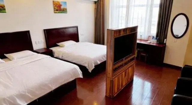 Семейный номер Business GreenTree Inn TangShan North Station South Ring Road Hotel
