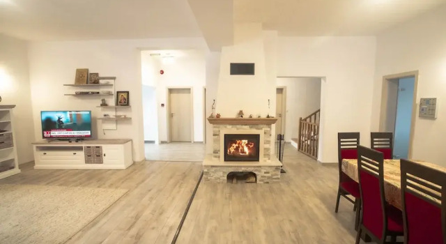 LIVADA AMELY, Book Guesthouse  