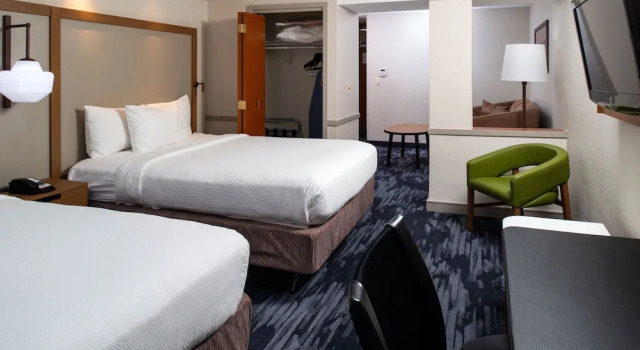 Люкс Fairfield Inn & Suites Greensboro Wendover