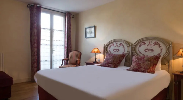 Трёхместный номер Deluxe Hôtel Aux Vieux Remparts