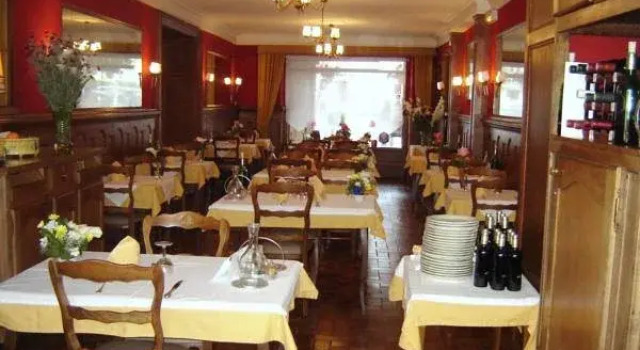 Hôtel la petite Auberge, Забронировать Хостел Хостелы Баньер-де-Люшон, Хостел