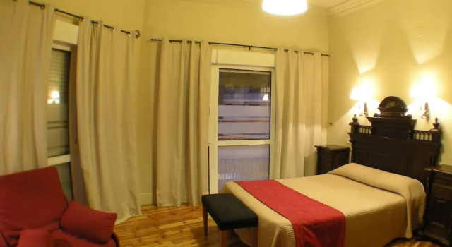 Двухместный номер Standard с балконом и с видом на город Hostal Canovas