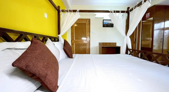 Hill Songey by Dumnu Homes