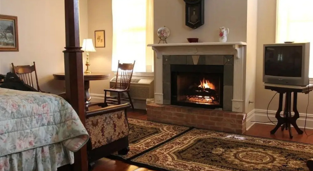 Двухместный номер Deluxe с балконом и с красивым видом из окна Corners Mansion Inn - A Bed and Breakfast