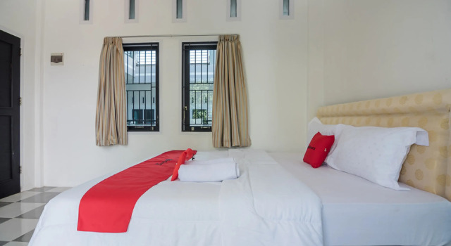 Номер Standard RedDoorz Syariah near Sultan Thaha Airport Jambi