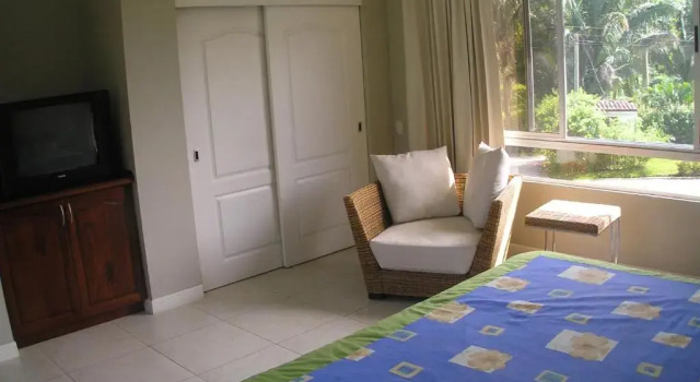 Апартаменты The Hideaway Hotel